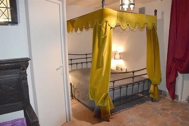 Tek Büyük Yataklı Oda (Usson)