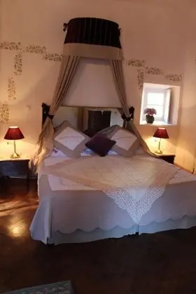 Üç Kişilik Oda, Bahçe Manzaralı (La Comtesse)