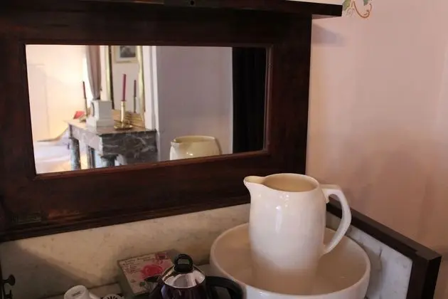 Üç Kişilik Oda, Bahçe Manzaralı (La Comtesse)