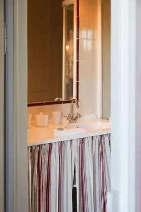 Comfort Tek Büyük Yataklı Oda, Banyolu/Duşlu, Park Manzaralı (Chambre Pivoine)