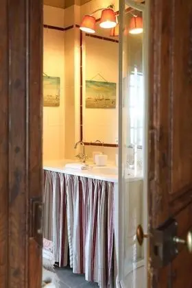 Comfort Tek Büyük Yataklı Oda, Banyolu/Duşlu, Park Manzaralı (Chambre Pivoine)