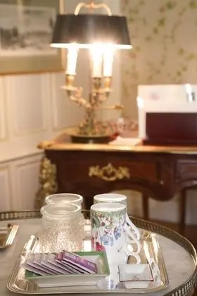 Premium Tek Büyük Yataklı Oda, Banyolu/Duşlu, Park Manzaralı (Chambre Passiflore)