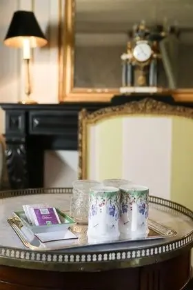 Premium Tek Büyük Yataklı Oda, Banyolu/Duşlu, Park Manzaralı (Chambre Passiflore)