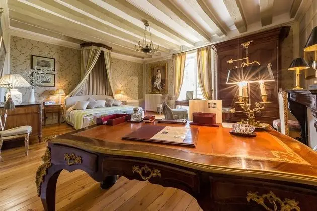 Premium Tek Büyük Yataklı Oda, Banyolu/Duşlu, Park Manzaralı (Chambre Passiflore)