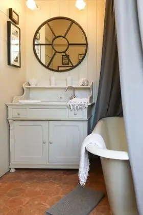 Premium Tek Büyük Yataklı Oda, Banyolu/Duşlu, Park Manzaralı (Chambre Passiflore)