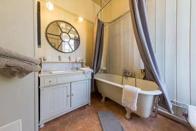 Premium Tek Büyük Yataklı Oda, Banyolu/Duşlu, Park Manzaralı (Chambre Passiflore)