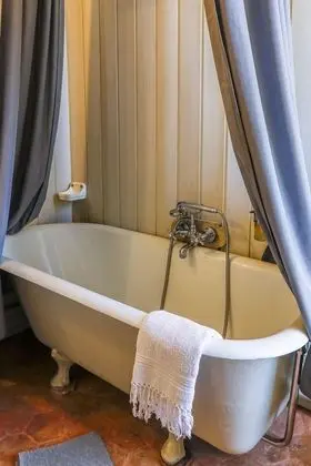 Premium Tek Büyük Yataklı Oda, Banyolu/Duşlu, Park Manzaralı (Chambre Passiflore)