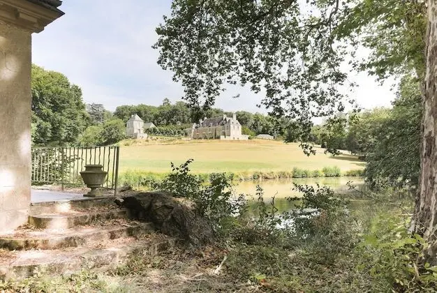 Premium Tek Büyük Yataklı Oda, Banyolu/Duşlu, Park Manzaralı (Chambre Passiflore)