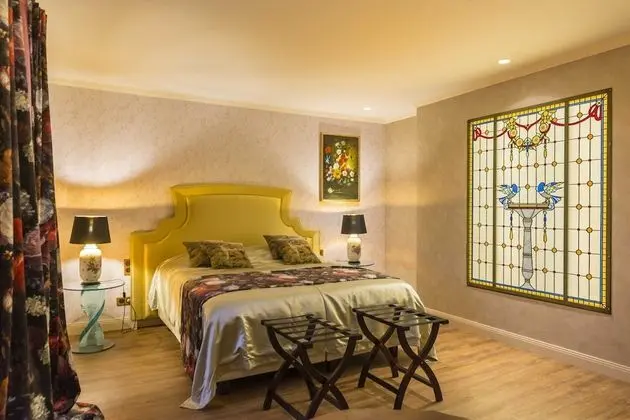 Luxury Tek Büyük veya İki Ayrı Yataklı Oda (Flora)
