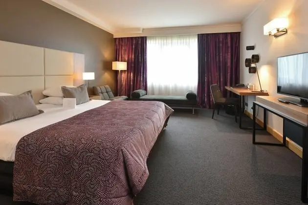 Superior Tek Büyük veya İki Ayrı Yataklı Oda, Küvet