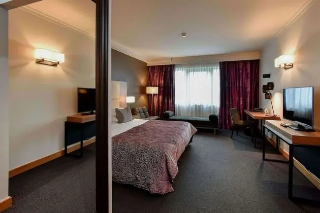 Superior Tek Büyük veya İki Ayrı Yataklı Oda, Küvet