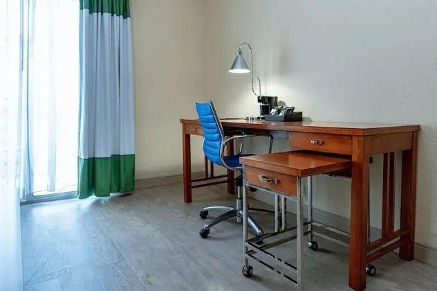 Deluxe Oda, 1 En Büyük (King) Boy Yatak, Balkon, Park Manzaralı (Premium King, Balcony)