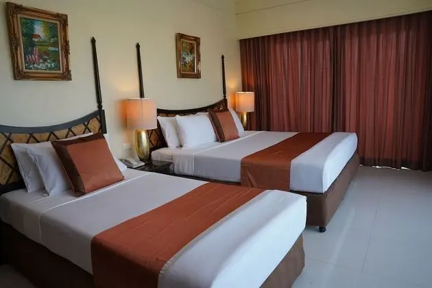 Deluxe Corner Room with Sea View