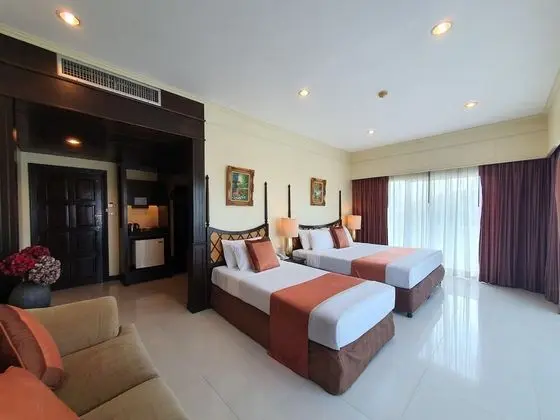 Deluxe Corner Room with Sea View