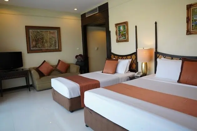 Deluxe Corner Room with Sea View