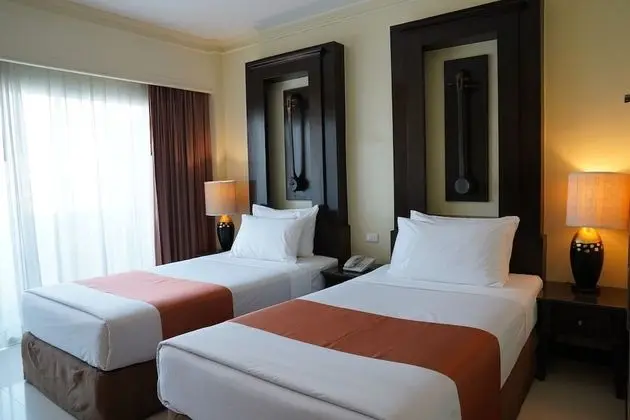 Deluxe Corner Room with Sea View