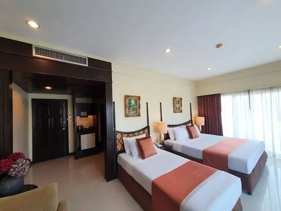 Deluxe Corner Room with Sea View