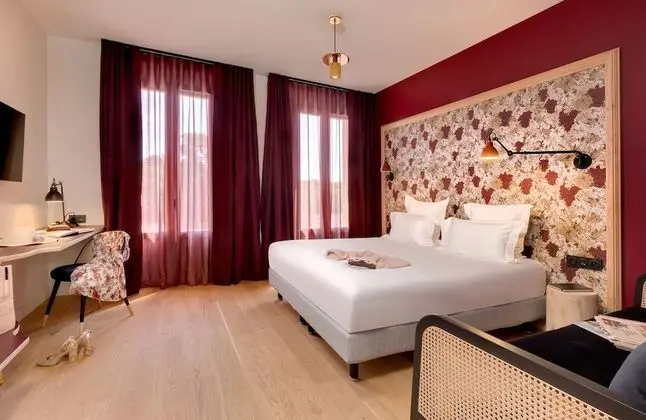 Deluxe Tek Büyük Yataklı Oda