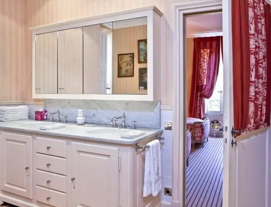 Tek Büyük veya İki Ayrı Yataklı Oda (Carignan)