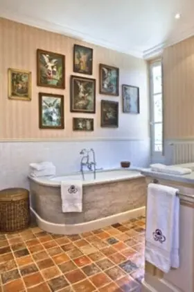 Tek Büyük veya İki Ayrı Yataklı Oda (Carignan)