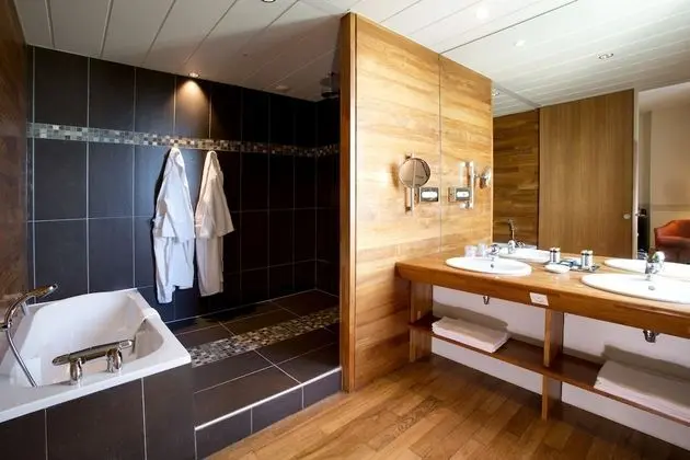 Deluxe Tek Büyük Yataklı Oda, Nehir Manzaralı (Garonne)