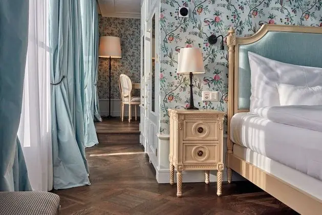 Superior Tek Büyük Yataklı Oda, Göl Manzaralı (Orangerie)
