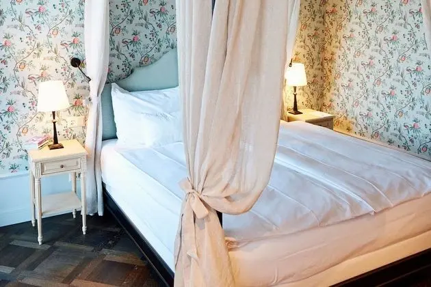 Superior Tek Büyük Yataklı Oda, Göl Manzaralı (Orangerie)