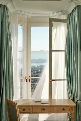 Superior Tek Büyük Yataklı Oda, Göl Manzaralı (Orangerie)