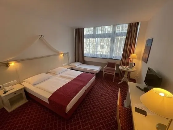 Üç Kişilik Oda