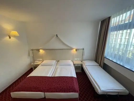 Üç Kişilik Oda