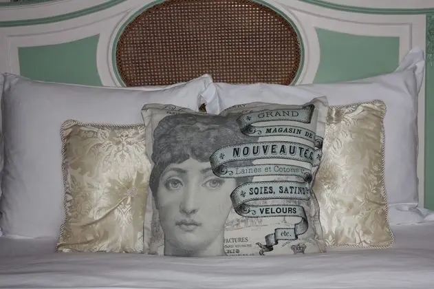 Üç Kişilik Oda, Özel Banyo, Tepe Manzaralı