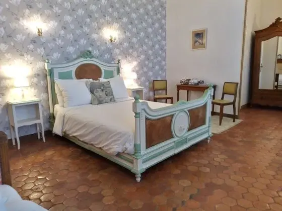 Üç Kişilik Oda, Özel Banyo, Tepe Manzaralı