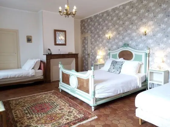 Üç Kişilik Oda, Özel Banyo, Tepe Manzaralı