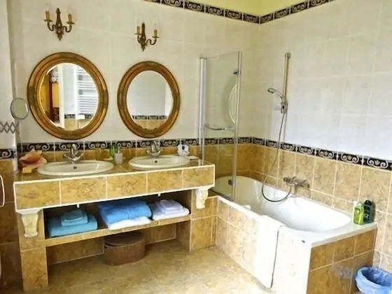 Superior Tek Büyük Yataklı Oda, Özel Banyo, Park Manzaralı (2)