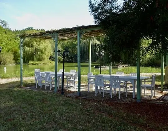 Superior Tek Büyük Yataklı Oda, Özel Banyo, Park Manzaralı (2)