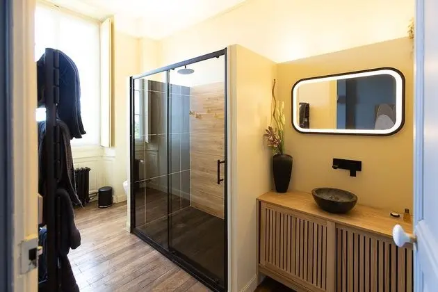 Tek Büyük veya İki Ayrı Yataklı Oda, Özel Banyo (Escale Méditation)