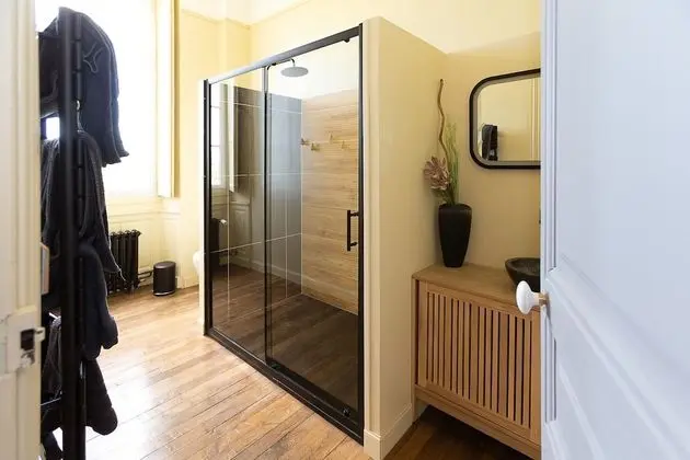 Tek Büyük veya İki Ayrı Yataklı Oda, Özel Banyo (Escale Méditation)