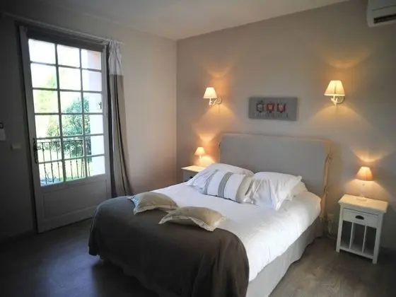 Tek Büyük Yataklı Oda, Özel Banyo, Üzüm Asması Manzaralı (Grenache/Mourvèdre)