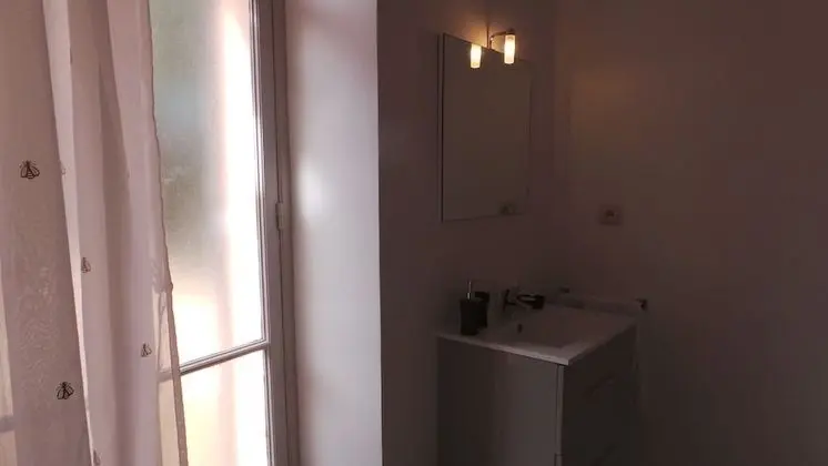 Tek Büyük Yataklı Oda, Özel Banyo, Üzüm Asması Manzaralı (Grenache/Mourvèdre)