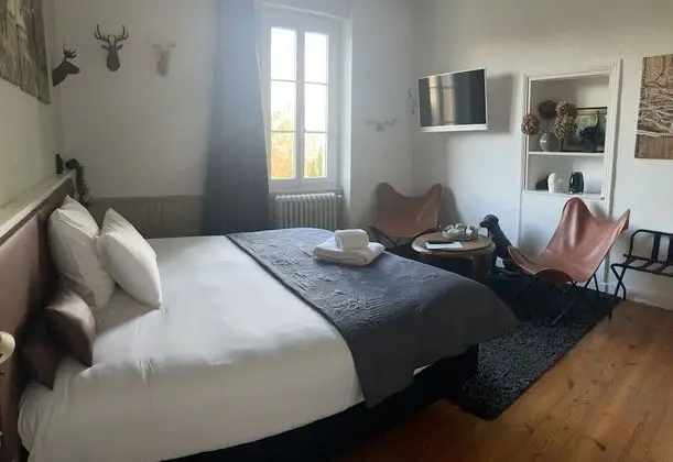 Superior Tek Büyük Yataklı Oda, Havuz Manzaralı