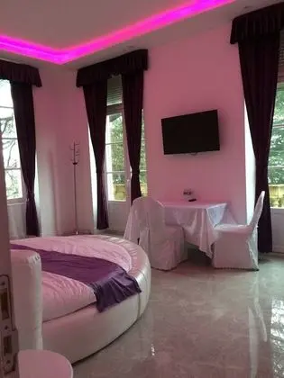 Romantic Tek Büyük Yataklı Oda