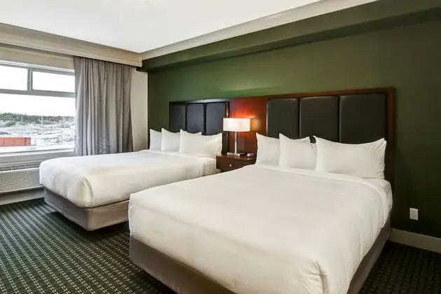 Oda, 2 Büyük (Queen) Boy Yatak, Buzdolabı ve Mikrodalga