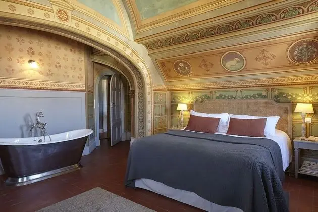 Exclusive Tek Büyük Yataklı Oda (La Chapelle)