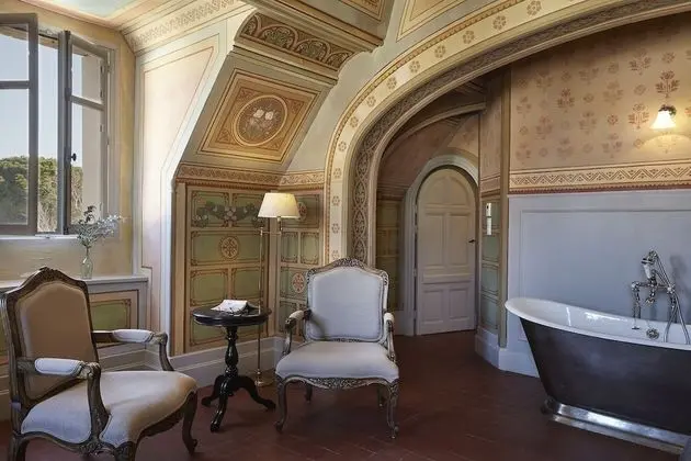 Exclusive Tek Büyük Yataklı Oda (La Chapelle)