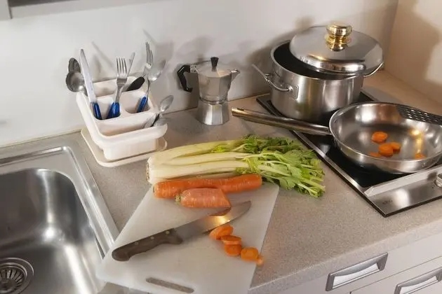 Tek Büyük veya İki Ayrı Yataklı Oda, Mutfak