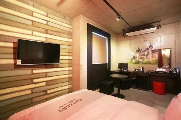 Standard Tek Büyük Yataklı Oda (Extra Charge for 2+ Nights)