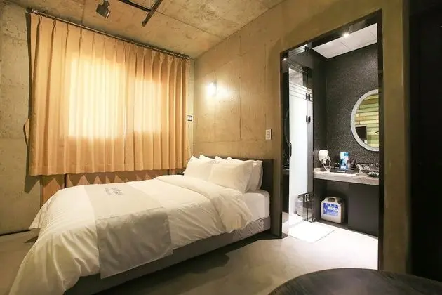 Standard Tek Büyük Yataklı Oda (Extra Charge for 2+ Nights)