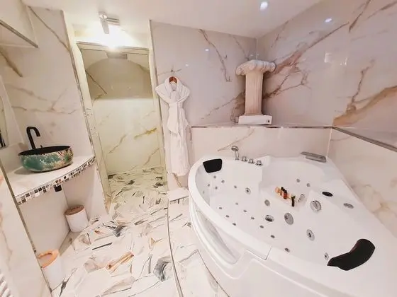 Romantic Süit, Sıcak Su Küveti