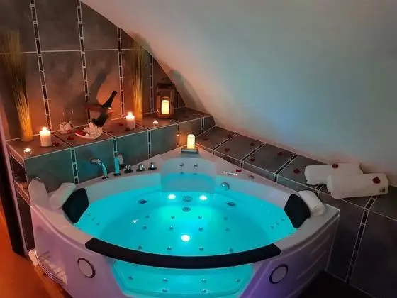 Romantic Süit, Sıcak Su Küveti