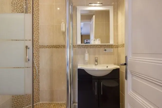 Traditional Tek Büyük Yataklı Oda